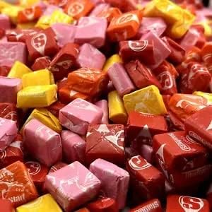 Starburst Chewy Candy-Assorted Fruit Flavors - Made with Real Fruit Juice - Gluten-Free - Perfect for Snacking and Sharing - Ideal for Candy Bowls, Dessert Tables, Parties, Halloween and More - Individually Wrapped 1.5LB Bag